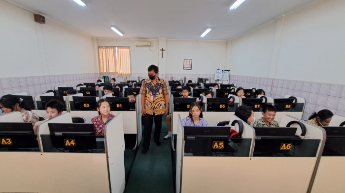 Seru! Belajar Numerasi di Lab. Multimedia, Siswa Kelas 6 Jadi Jago Matematika!