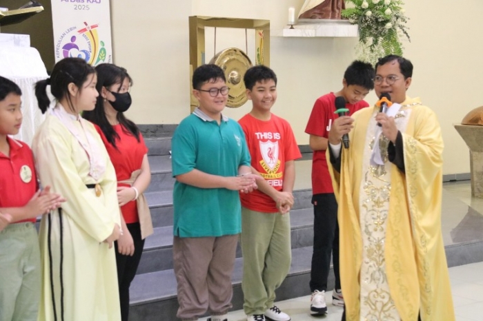 Wow! Misa Imlek, HUT PIJ ke-181, & Barongsai di SDK-SMAK Sang Timur Bikin Takjub!