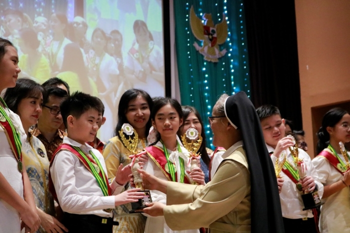 PARA SISWA BERPRESTASI KELAS 6 ANGKATAN 46 